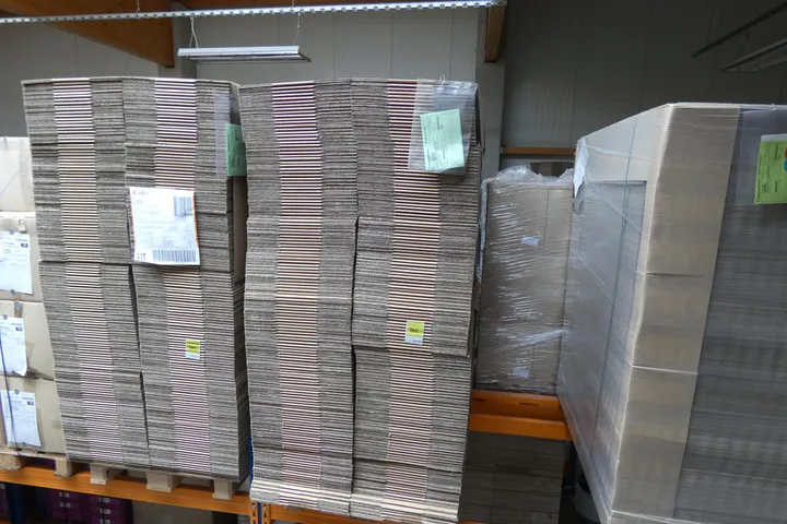 Konvolut WPK (2x4) fefco 0201, 380x285x165 VW BCT:5.620 N Umfang: Palette mit Inhalt